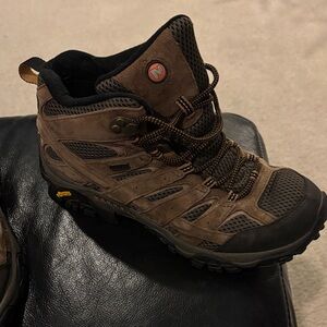 Merrell Men's Moab II Mid height waterproof hiking Boots size 8 color Earth